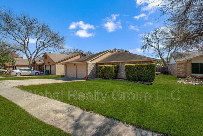 Photo - 8120 Forest Dawn