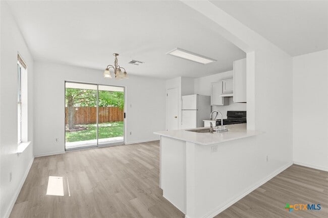 Photo - 112 James Lin Cir