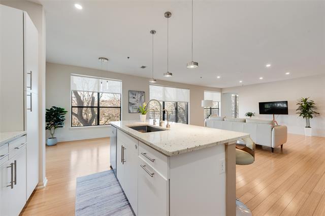 Photo - 4111 Gilbert Ave Unidad 212