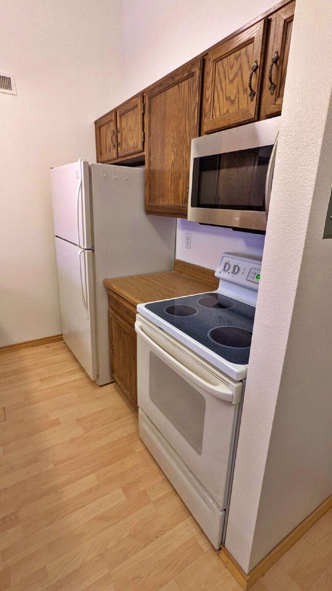 Photo - Spacious 2 Bedroom 1 Bath Condo In Cherry Creek School District!! 2nd Floor Balcony! Extra Storag... Unidad 14