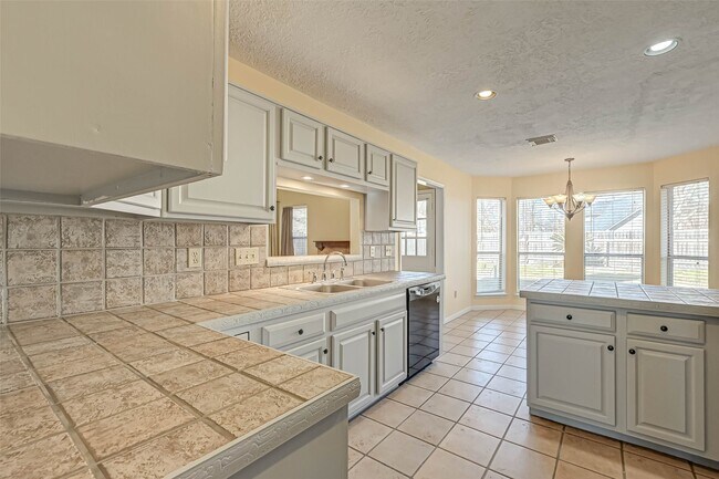 Photo - 13410 Lynnville Dr