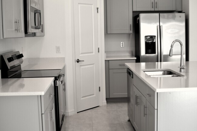 Photo - 2942 Canary Ave