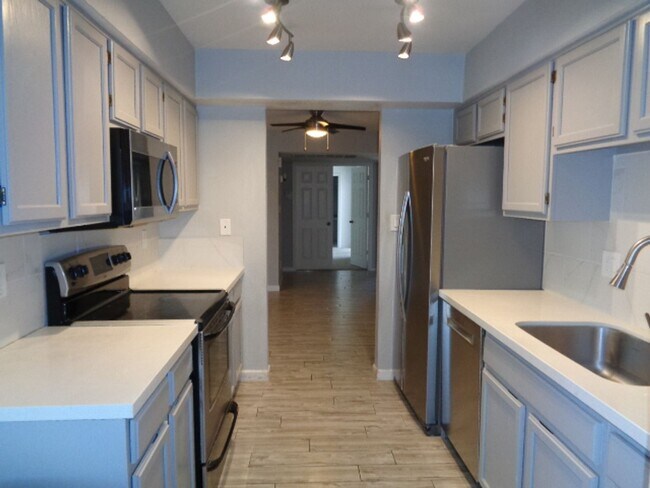 Photo - Spacious condo in Scottsdale-close to Scot... Unit 202