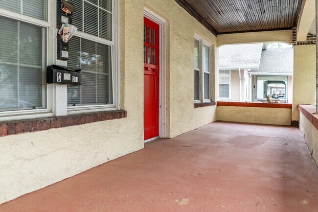 Building Photo - 1105 Hamilton Way Unit A