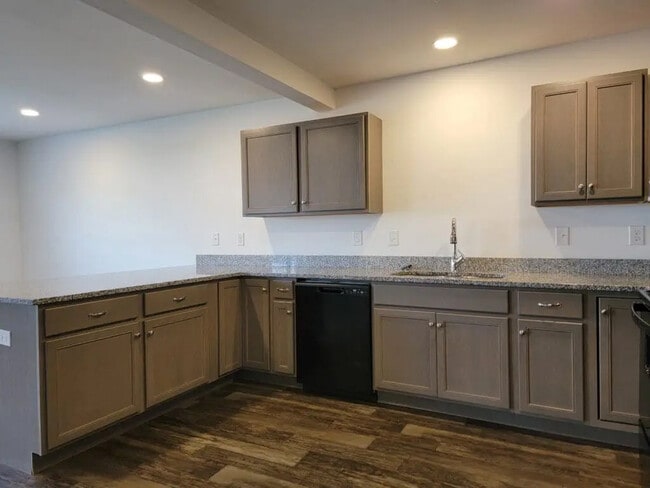 Photo - 126 Robert Cir