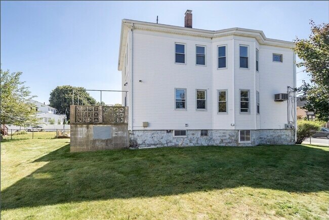 Photo - 24 Blaine St