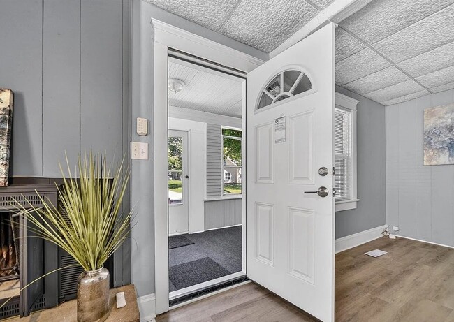Photo - 111 W Palmer Ave