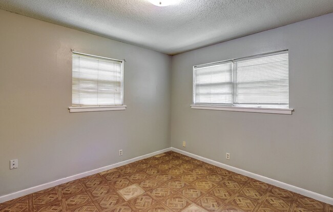 Photo - 3 Bedroom 1 Bathroom House in Texarkana, AR