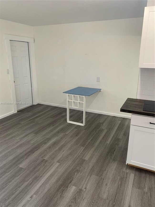 Photo - 2123 Wilson St Unidad E