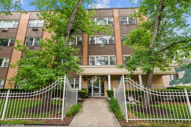 Building Photo - 1930 Estes203