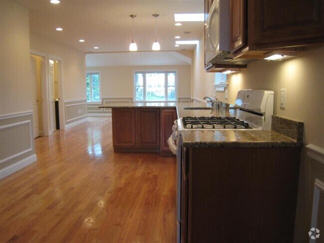 Building Photo - 614 Main St Unit 2 Rental