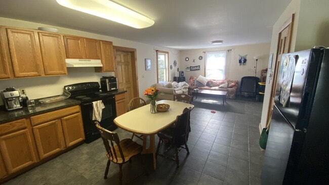 Building Photo - 279 Mast Rd Unit 1