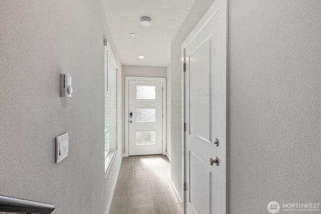 Photo - 3bd/2.5ba Lynnwood Townhome