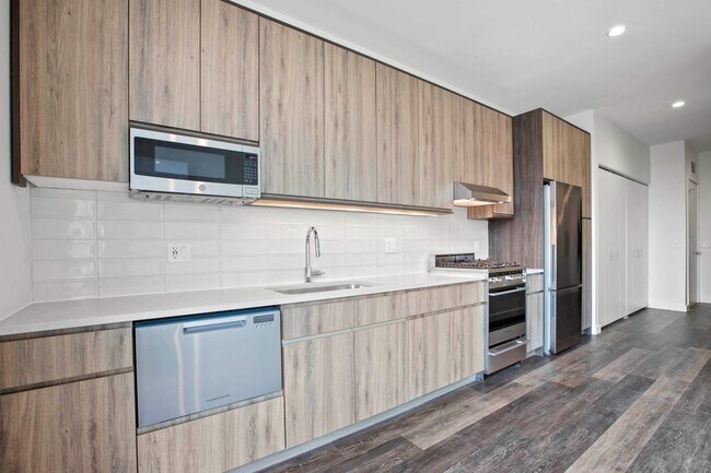 Photo - 925 W Randolph St Unit 2F
