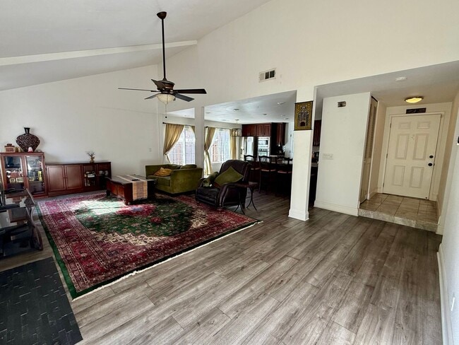 Photo - 726 Shawnee Ln