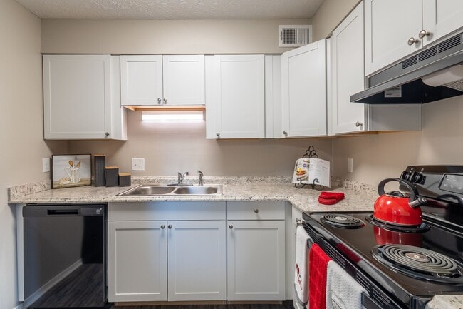 Courtyard Apartments