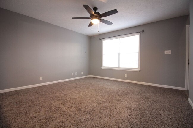 Photo - 135 Waterford Dr