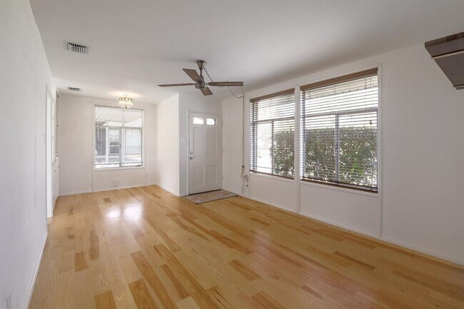 Photo - 1515 Corona Dr