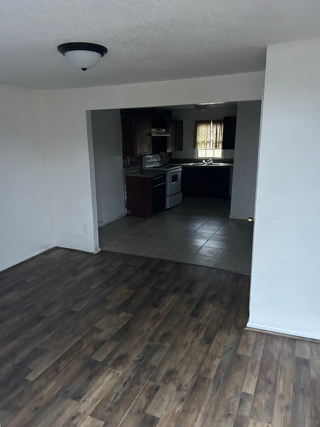 Photo - 520 Buckley St