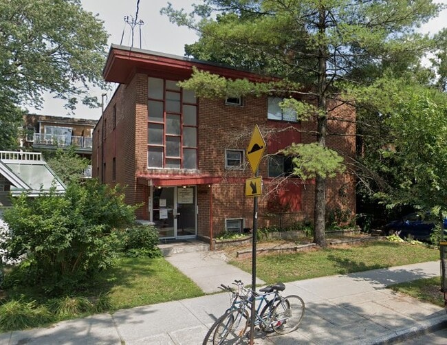 Building Photo - 4343 Av Jeanne-D'arc