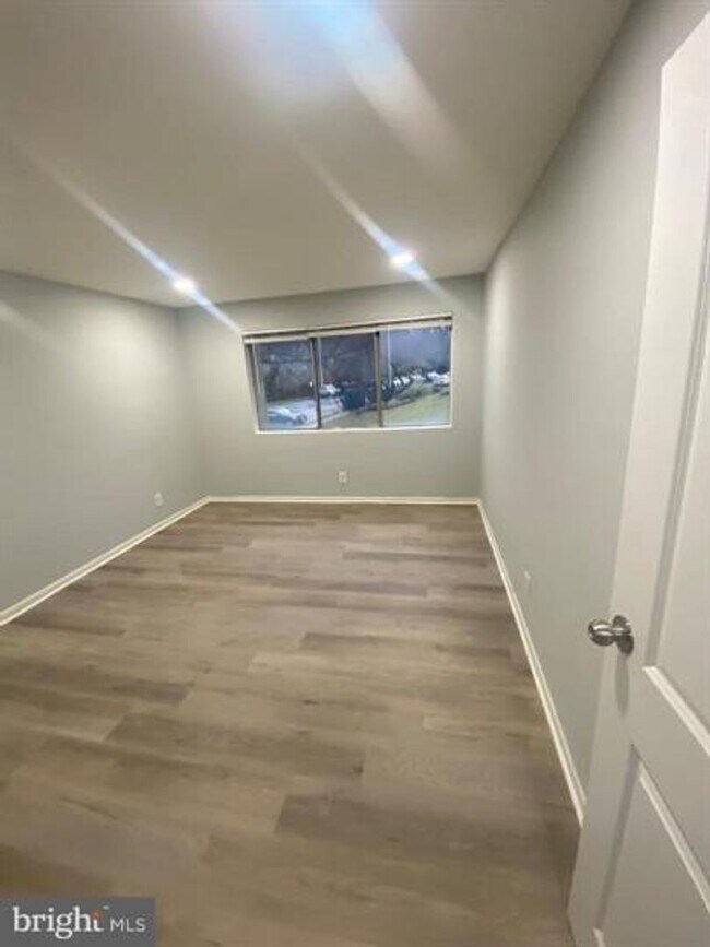 Photo - 5801 Quantrell Ave