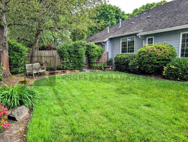 Photo - 632 NW Pacific Grove Dr