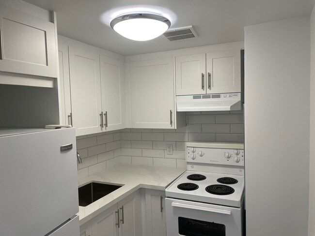 Photo - 30 Springhurst Ave