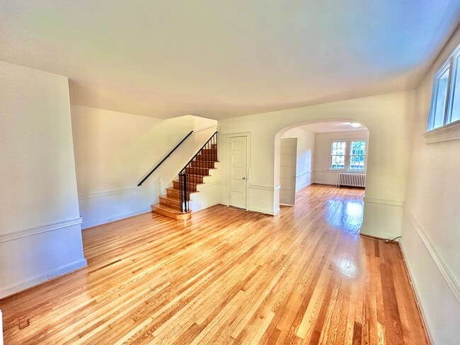 Photo - Spacious 6 bedroom 3.5 bath Tudor Townhouse w/Deck close to Georgetown University & Hospital