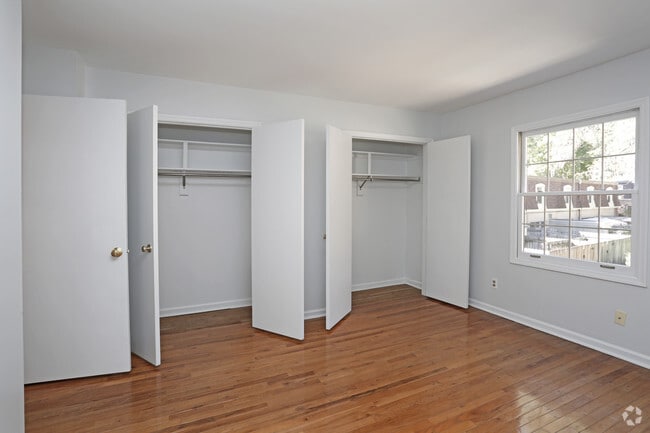 2BR/ 1.5 Bath - Bedroom