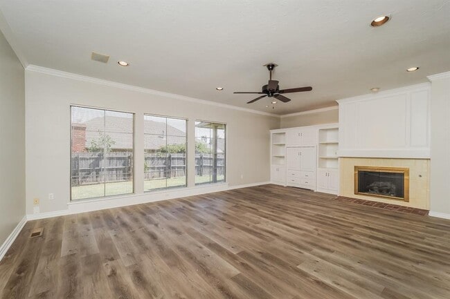 Photo - 10404 Regent St