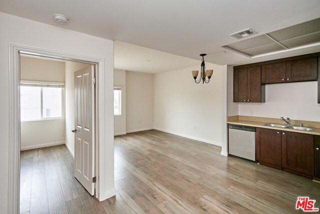 Photo - 1167 S Hoover St