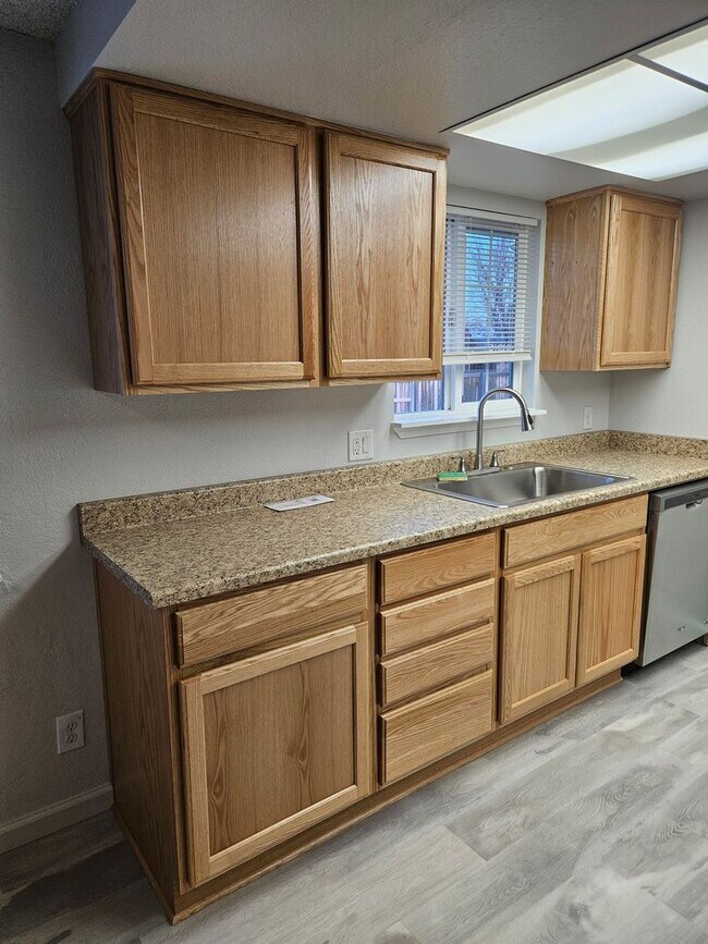 Photo - $1800 A MONTH - 3 BEDROOM 2 BATH HOME IN LEAVITT LAKE