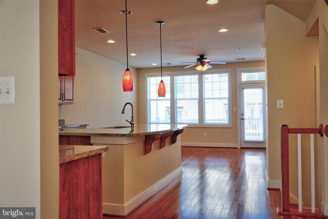 Photo - 219 Baldwin St