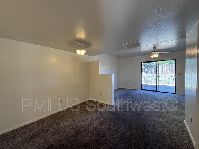 Building Photo - 9560 E Lakeshore Dr Unit D
