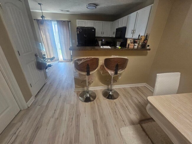 Photo - 572 Bradburn Village Cir