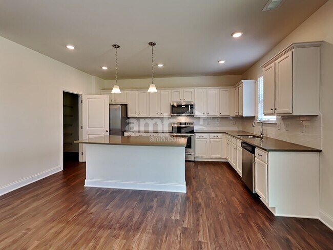 Photo - 678 Carnaby Ln