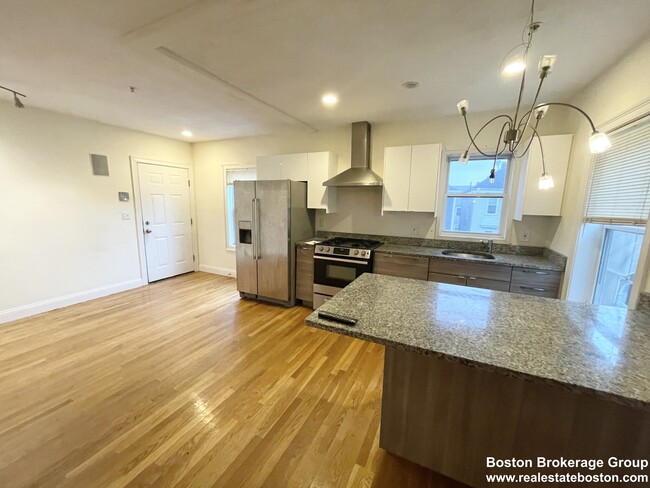 Building Photo - 128 Hillside St Rental
