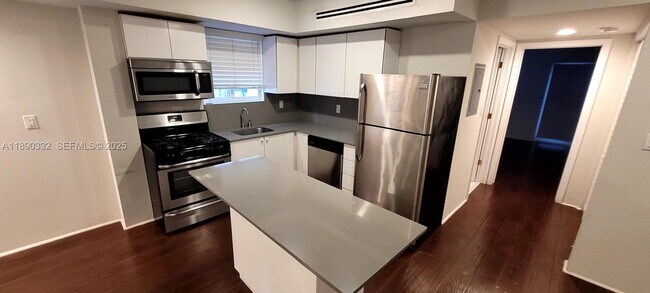 Building Photo - 7333 Dickens Ave Unit 1