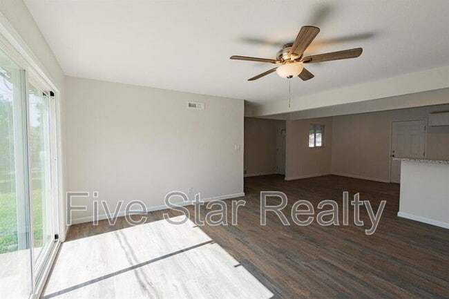 Photo - 1734 Harris St