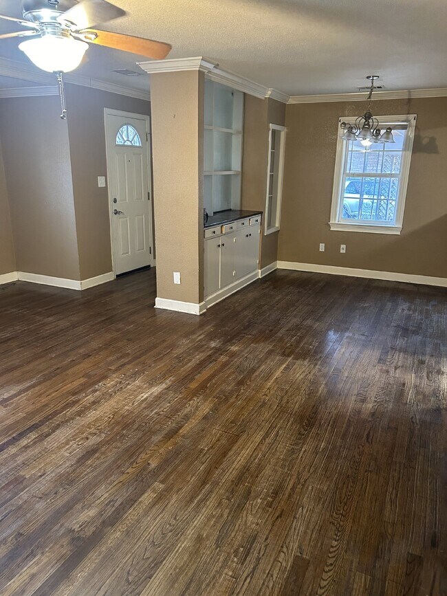 Photo - "Charming 3-Bedroom Retreat on Holly Street - Spacious 1,618 Sq Ft with 1.5 Baths in Jonesboro!"