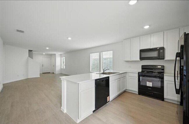 Photo - 205 Ashbrook St