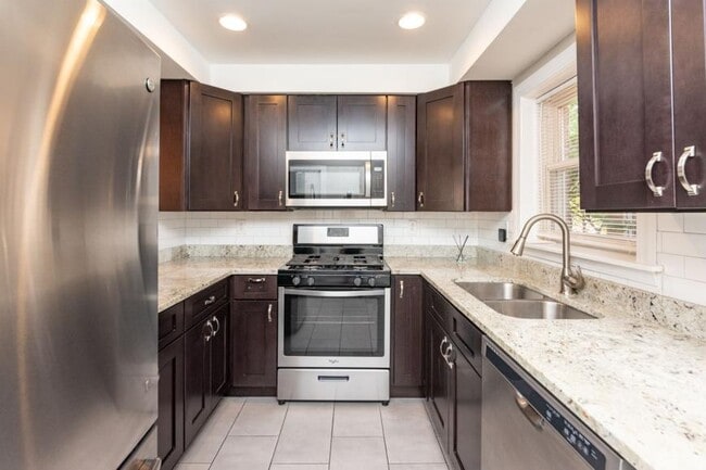 Building Photo - 3 bedroom in Chicago IL 60625 Unit 1 Rental