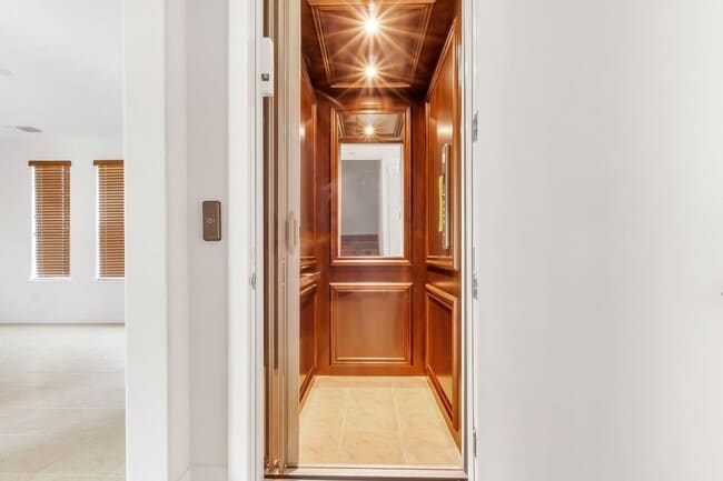 Photo - 1433 Freeman Ln