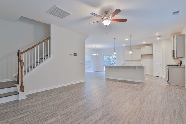 Photo - 764 Shull St