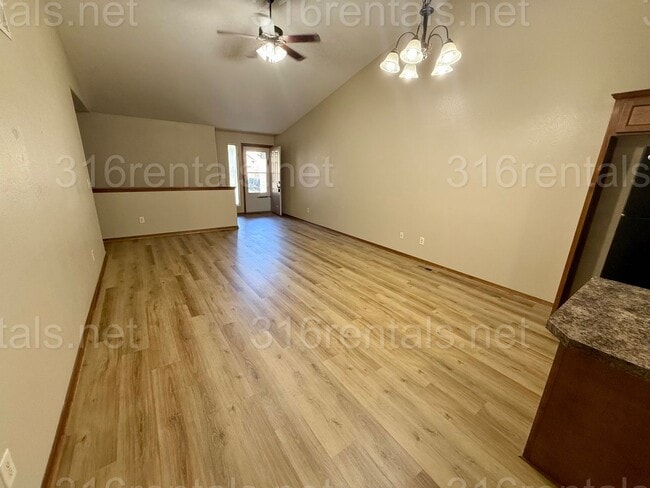 Photo - $1575 - 4 bedroom/ 2 bathroom - Gorgeous n... Unit 2328