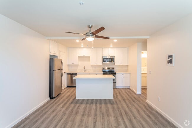 1 BR, 1 BA - 700 SF