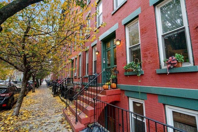 Building Photo - 237 3rd St Unit 3R