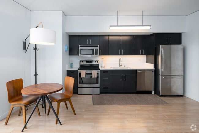 1BD, 1BR - 629SF - Stadium Place