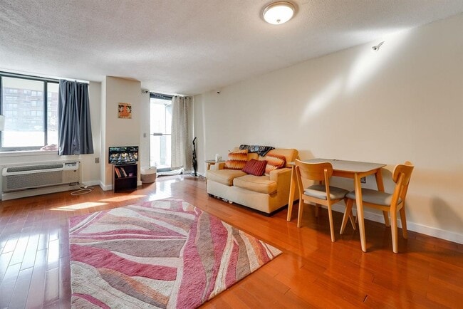 Photo - 551 Observer Hwy Unit 2M