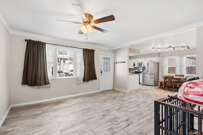 Photo - 40 Seabreeze Way